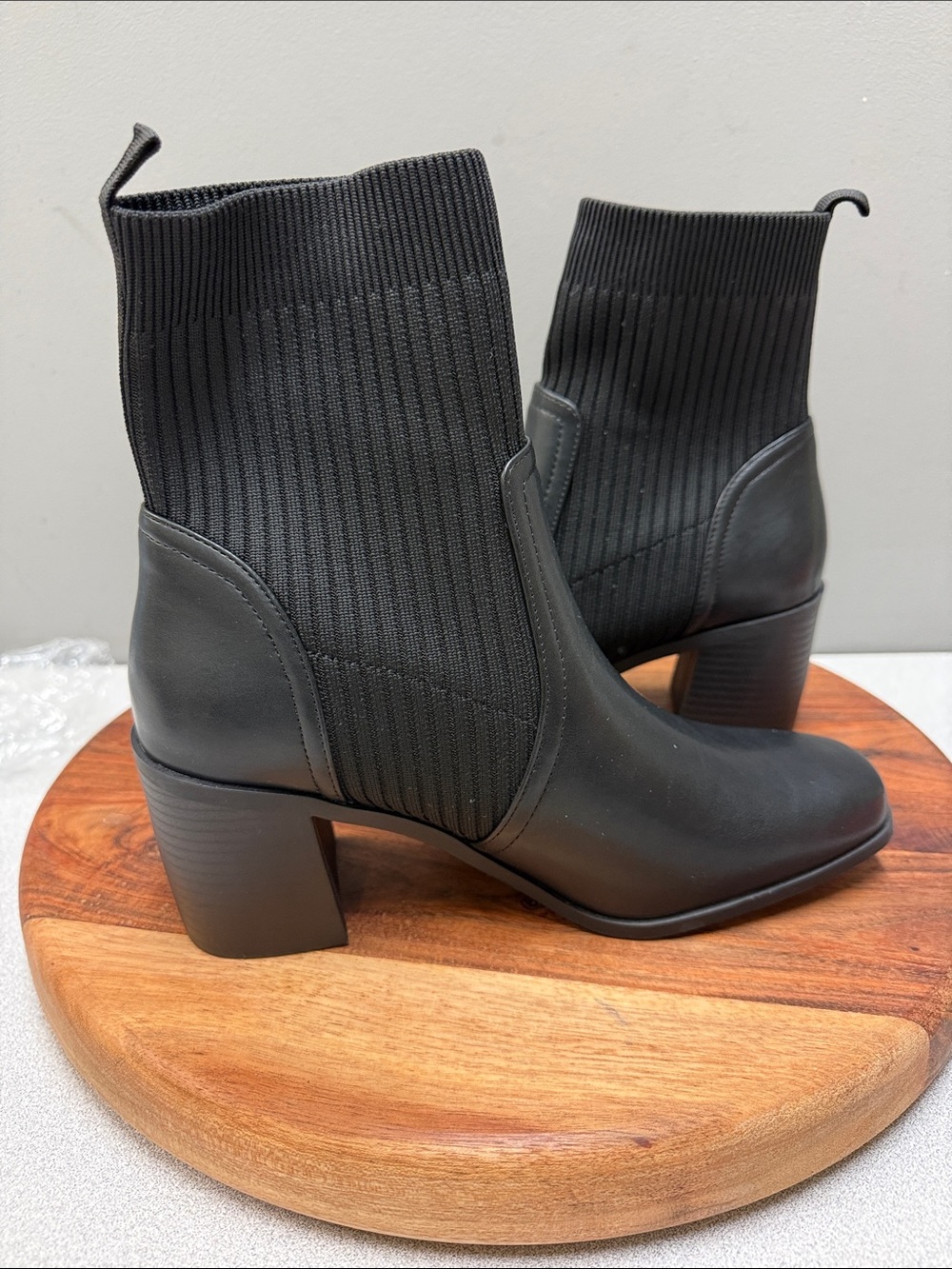 Journee Collection Harlowe-WD Black Knit Sock Booties‎ NWOB Size 8